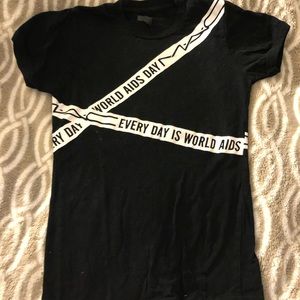 MAC Cosmetics “Everyday is world AIDS day” T Shirt